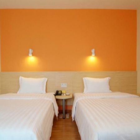 7 Days Inn Guangzhou Tianhe Yantang Metro Branch Eksteriør bilde